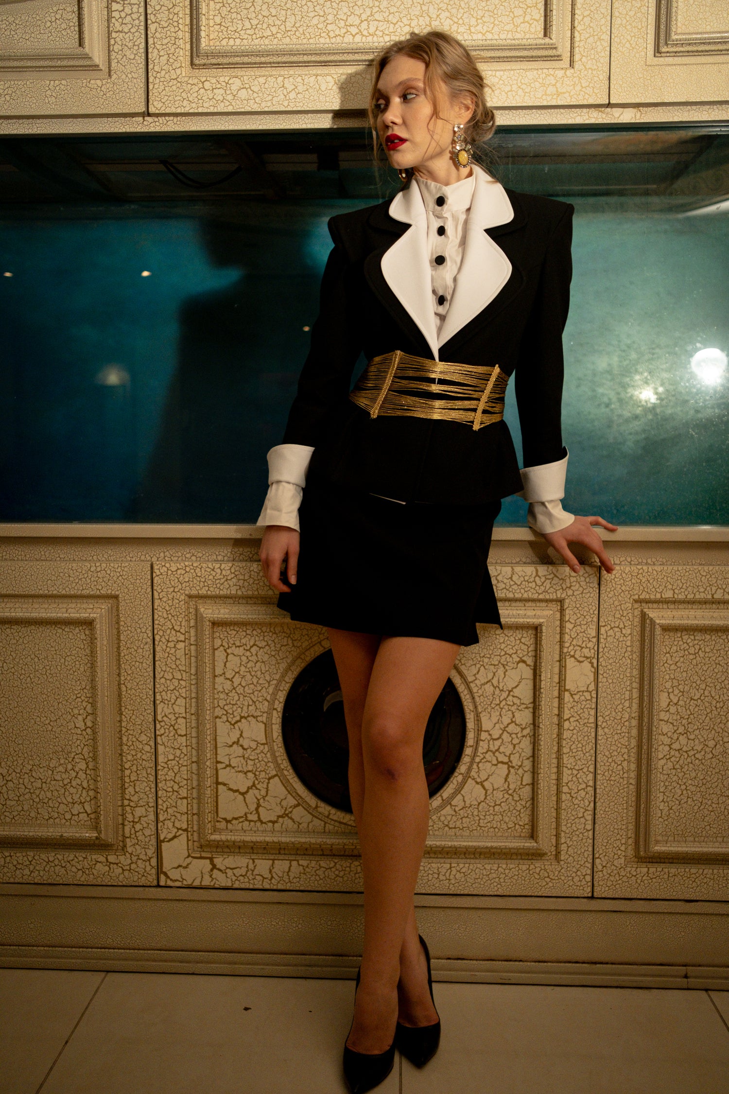 DOUBLE LAYER COLLAR BUSINESS JACKET WITH GOLD BELT AND SKIRT