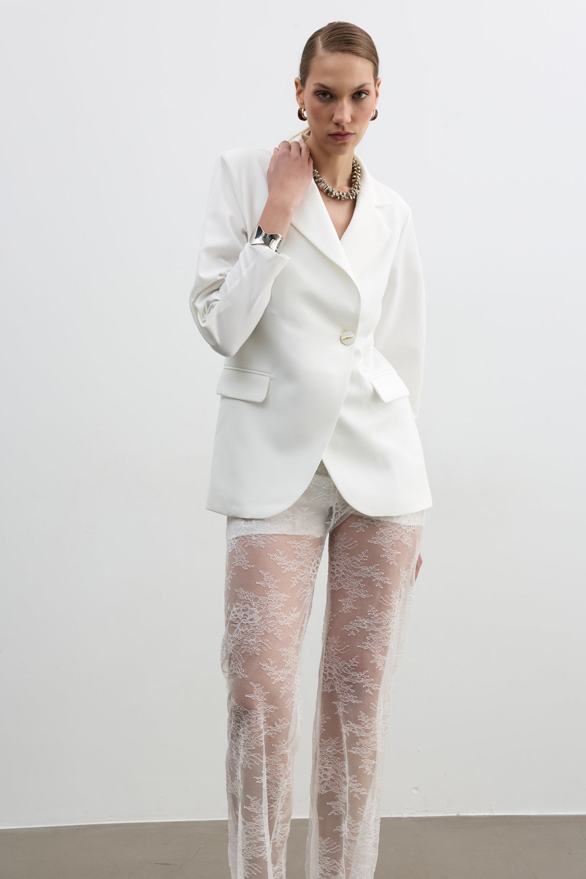 ELSE WHITE SUITE