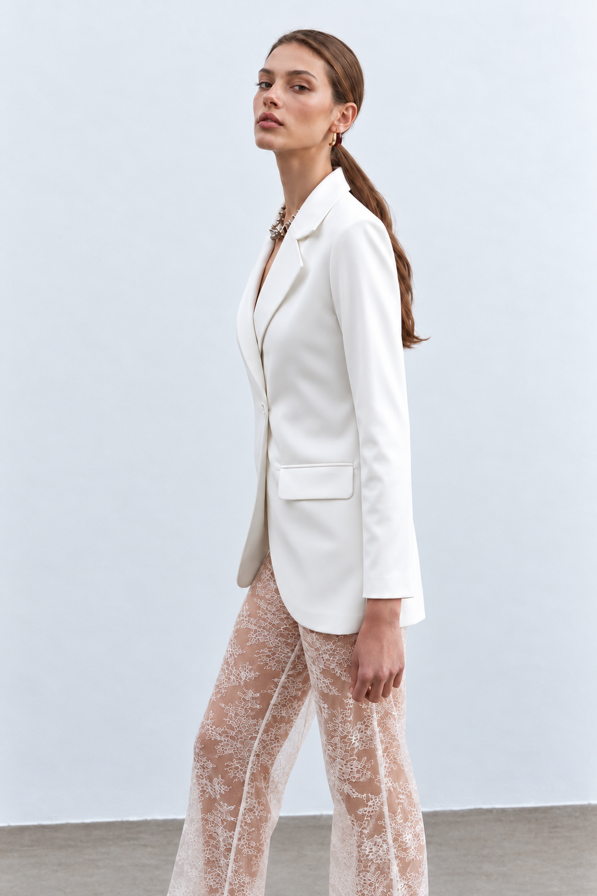 ELSE WHITE SUITE