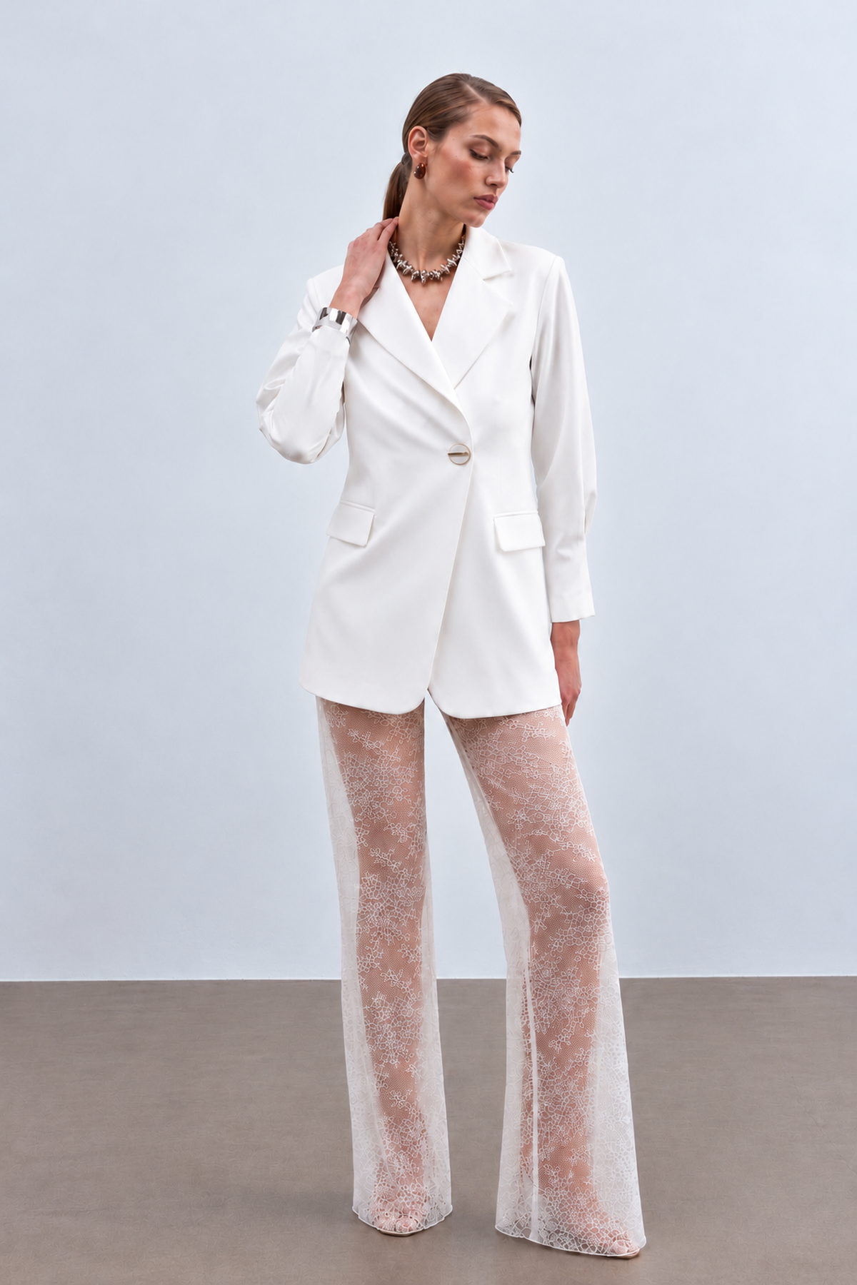 ELSE WHITE SUITE